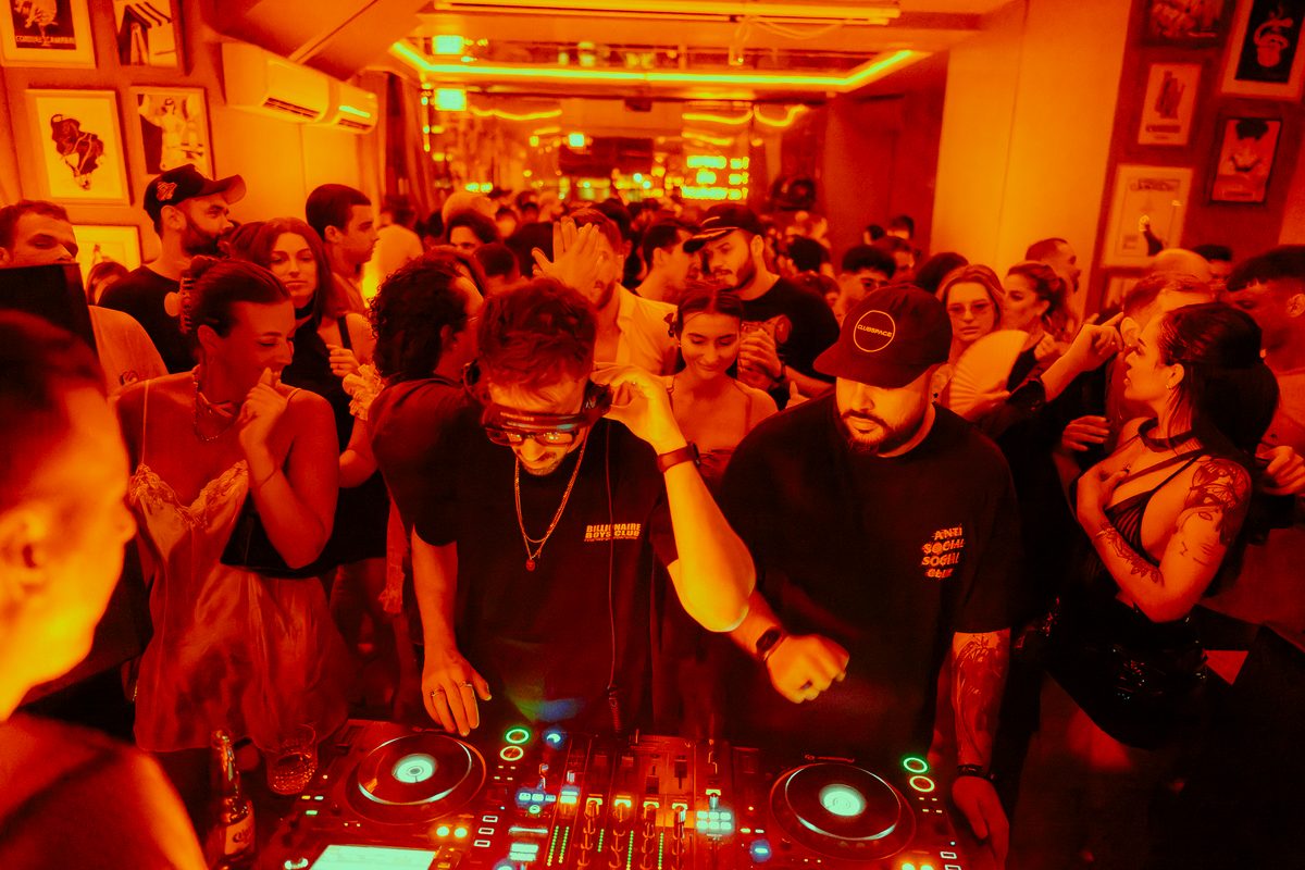 DJ and crowd at Pachangä Latin night